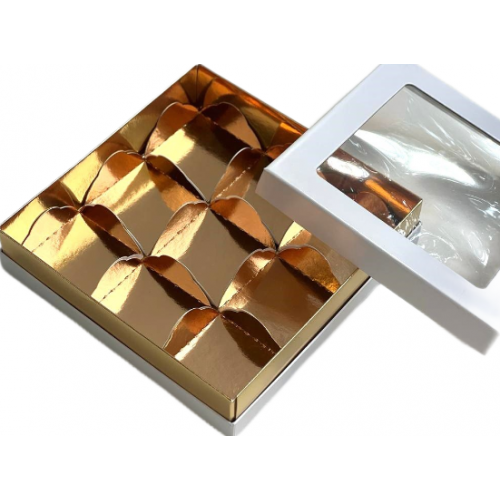 Коробка для моти на 9 шт ЛЮКС с окном (белая/золото) 180х180х45 мм (36 шт)