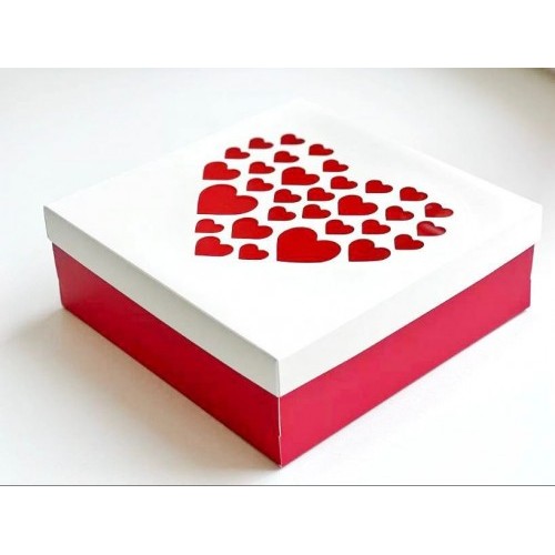 Коробка под ассорти сладостей с пластиковой крышкой (бело-красная с сердечками) 200/200/55 мм (50 шт)